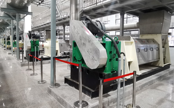 玉米胚芽、纖維擠干脫水作業(yè)現(xiàn)場(chǎng)